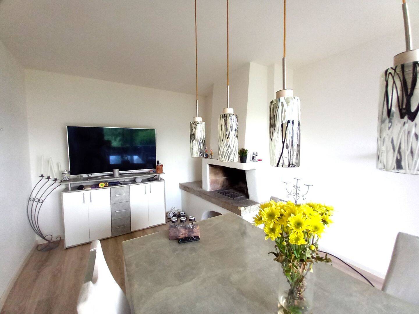 Großzügige, stilvolle 4-Zimmer-Wohnung in ruhige Ortsrandlage in Inning am Holz, 84416 Inning a. Holz
