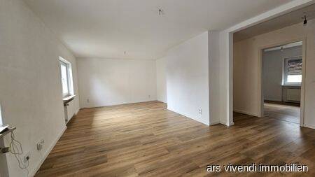 Großzügige und helle 4 Zimmer Wohnung mit bester Anbindung, 63584 Gründau