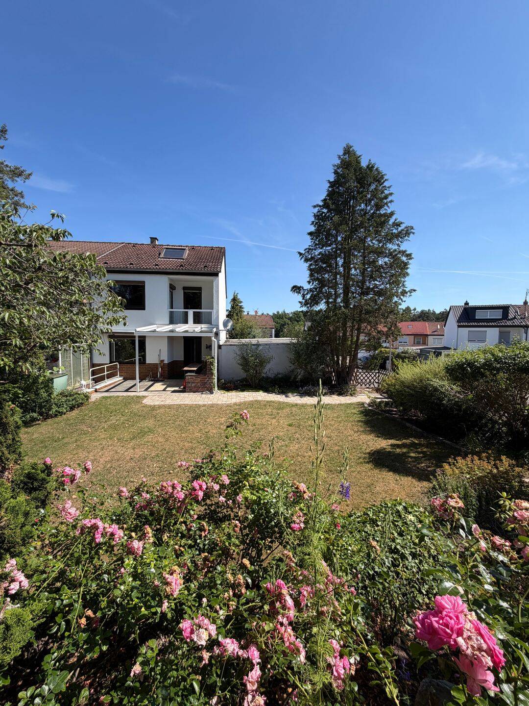 Reiheneckhaus mit großem Traumgarten in begehrter Lage von Lauf-Kotzenhof, 91207 Lauf a.d. Pegnitz (Lauf)