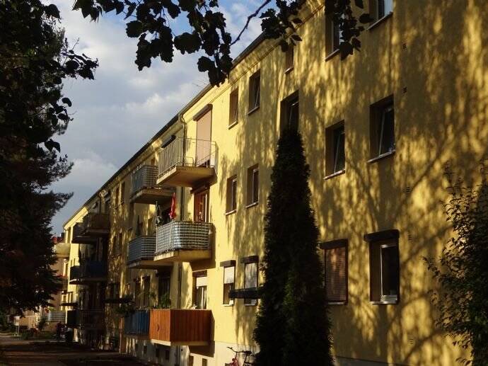 Schöne Wohnung mit Balkon in saniertem Wohnhaus in grüner Ruhiglage – Röblingen am See, 6317 Seegebiet Mansfelder Land