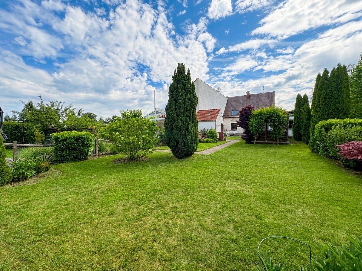 **Zwei Wohnebenen mit Potenzial. Unzählige Lebensmodelle. Viel Garten. Viel Freiheit**, 86156 Augsburg (Bärenkeller Kriegshaber Oberhausen Pfersee)