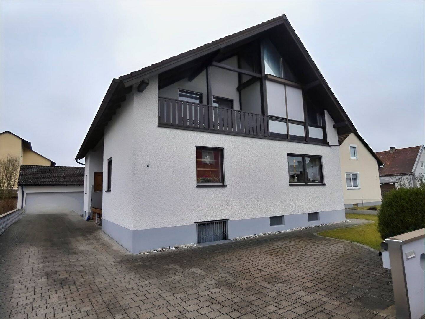 Großes Zweifamilienhaus mit Doppelgarage und Nebengebäuden, 92694 Etzenricht