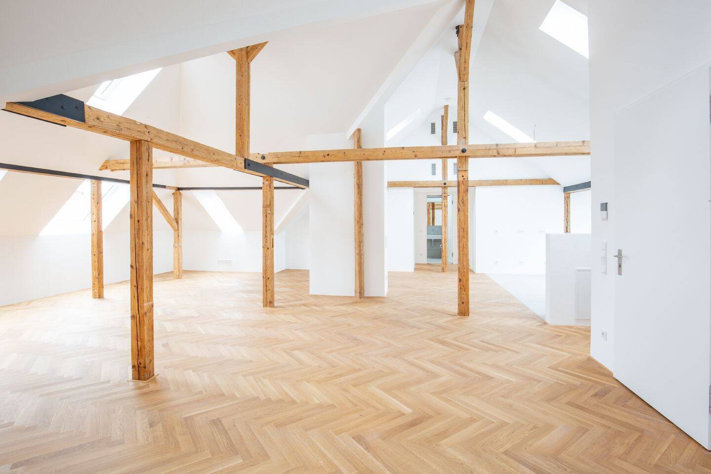 AIGNER – Familienparadies in Schwabing: Exklusives 4-Zimmer-Penthouse mit Loggia und Top-Aussicht, 80796 München (Schwabing-West)