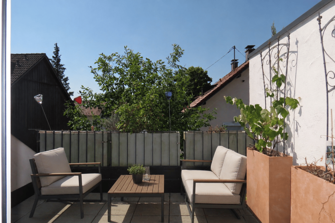 Helle Dachgeschosswohnung von 2018 mit Südterrasse, Lift und Tiefgaragenplatz, 85579 Neubiberg