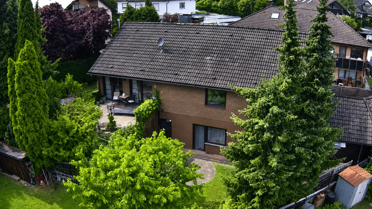Großzügiges Einfamilienhaus mit Einliegerwohnung und Traumgarten in guter Lage, 72414 Rangendingen