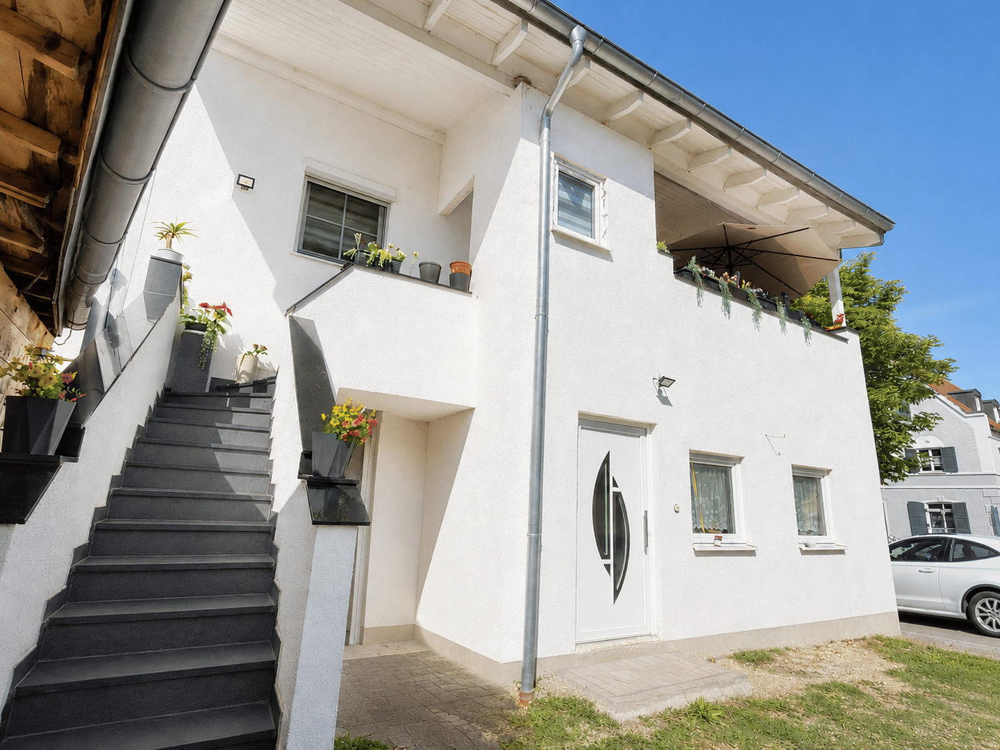 Exklusives Zweifamilienhaus mit hochwertiger Maisonette, Designküche (42.000 €), Kamin & viel Potenzial, 93354 Siegenburg