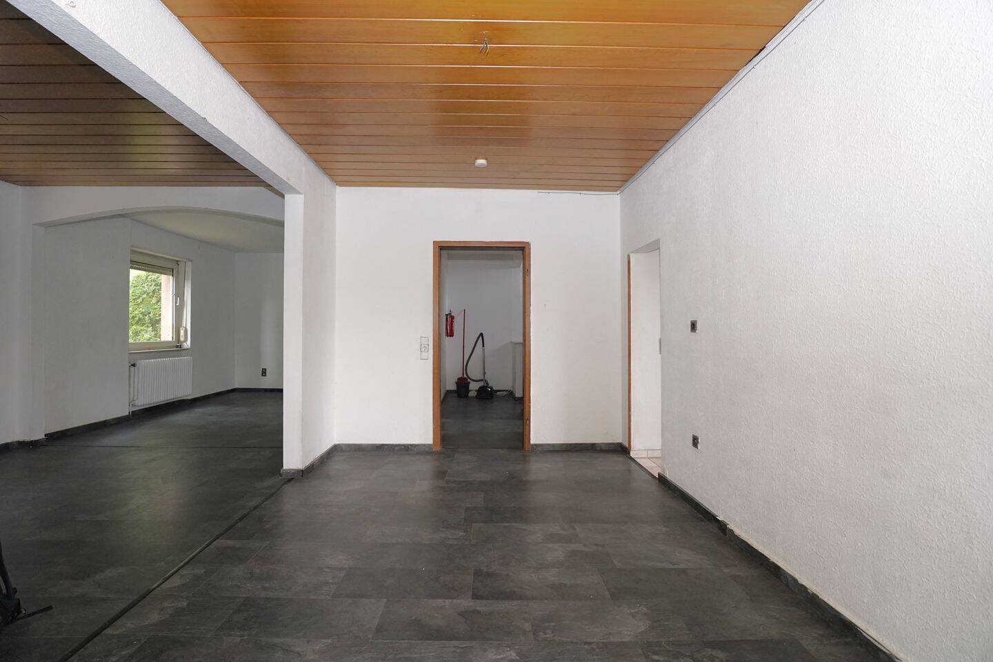 Zweifamilienhaus in guter Lage mit Doppelgarage und Garten, 67655 Kaiserslautern (Innenstadt)