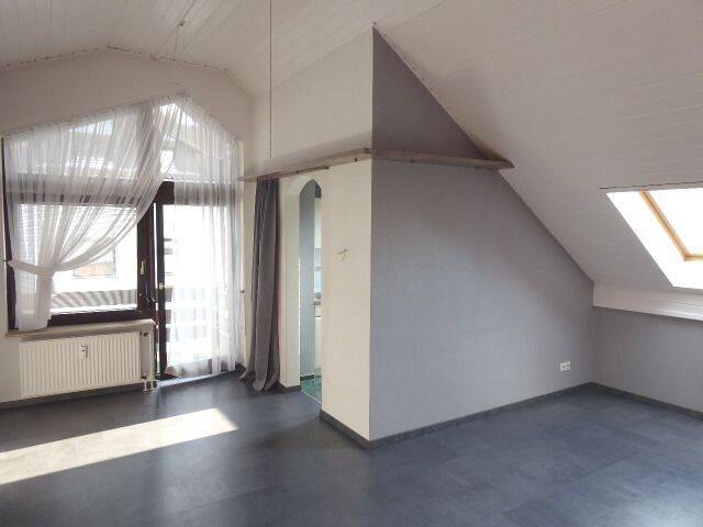 Röpke + Partner Immobilien: Attraktives Dachgeschoss auf dem Pforzheimer Sonnenhof!, 75180 Pforzheim (Büchenbronn Dillweißenstein Sonnenberg Sonnenhof)