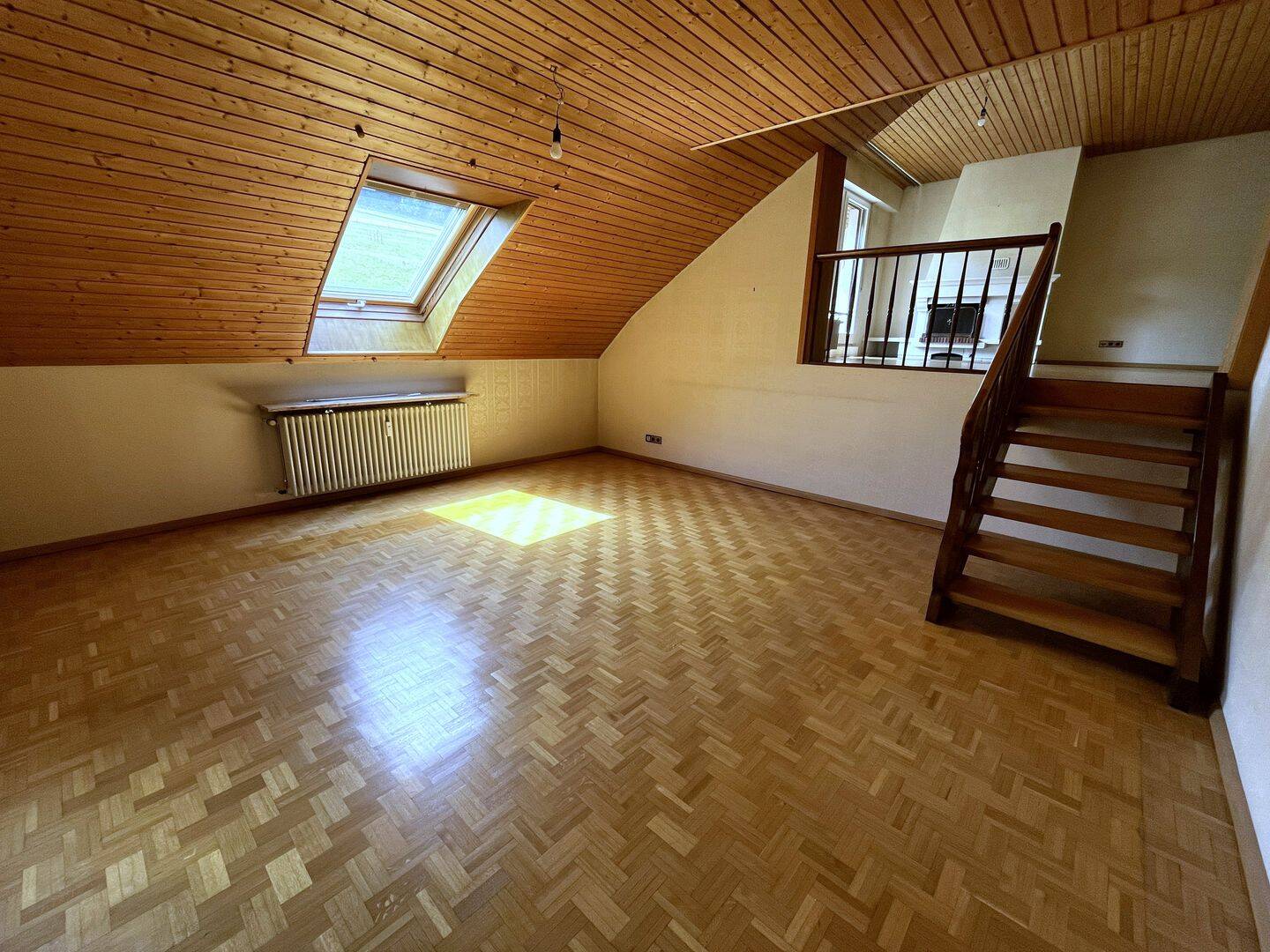 Große 3,5 – Zimmer – DG – ETW mit 2 tollen Süd-Balkonen, Einzelgaragenabteil und TG-Stellplatz !, 79594 Inzlingen