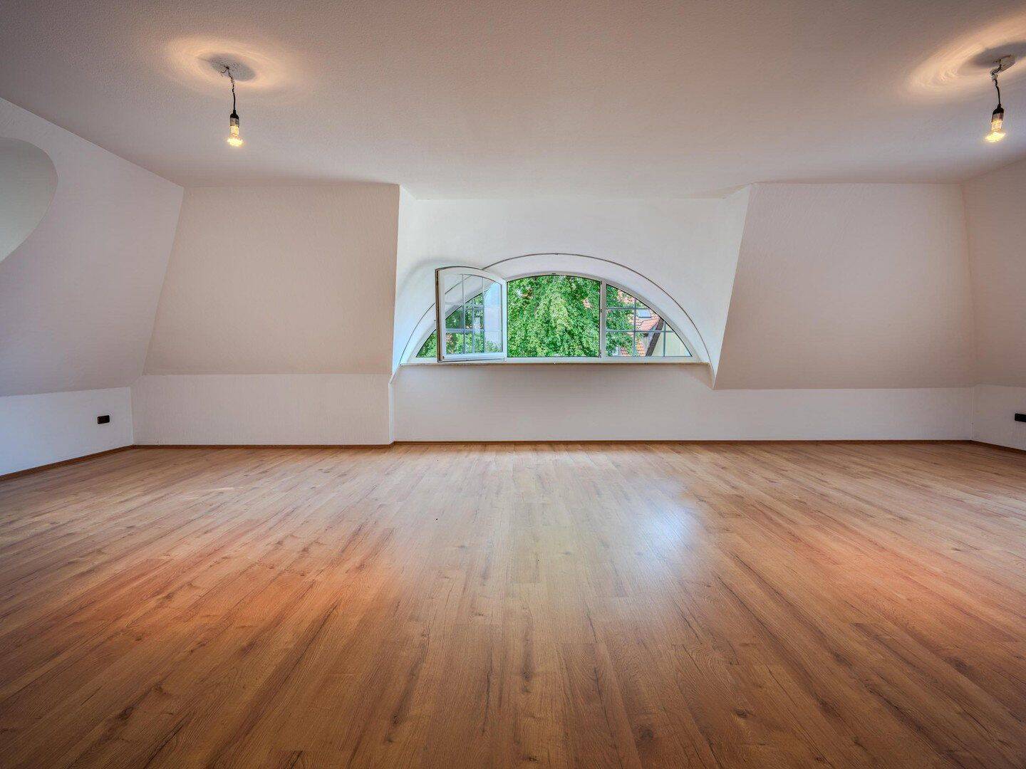 Großzügige 3-Zimmer-Maisonette-Wohnung mit ca. 120 m² in Zirndorf-Weiherhof – sofort bezugsfrei, 90768 Fürth