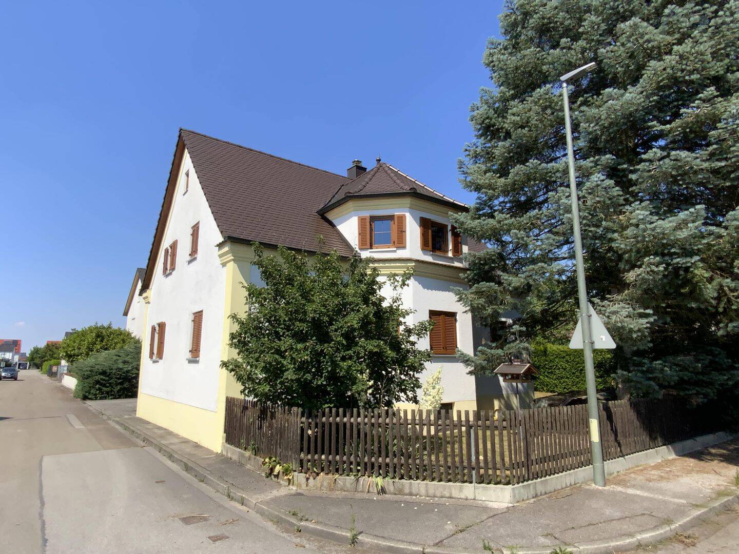 Einfamilienhaus mit Einliegerwohnung in Baar-Ebenhausen, 85107 Baar-Ebenhausen