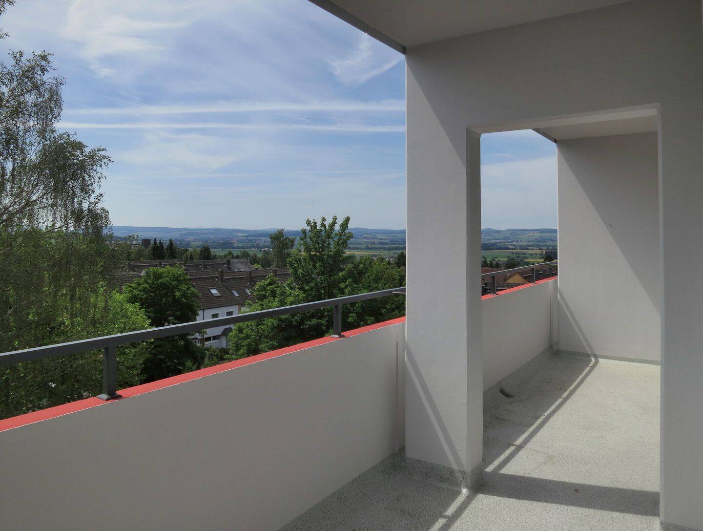 Ganz oben mit sonnigem Südbalkon und Fernblick: Helle, bezugsfreie 2-Zimmer-Eigentumswohnung in Geismar (provisionsfrei), 37085 Göttingen