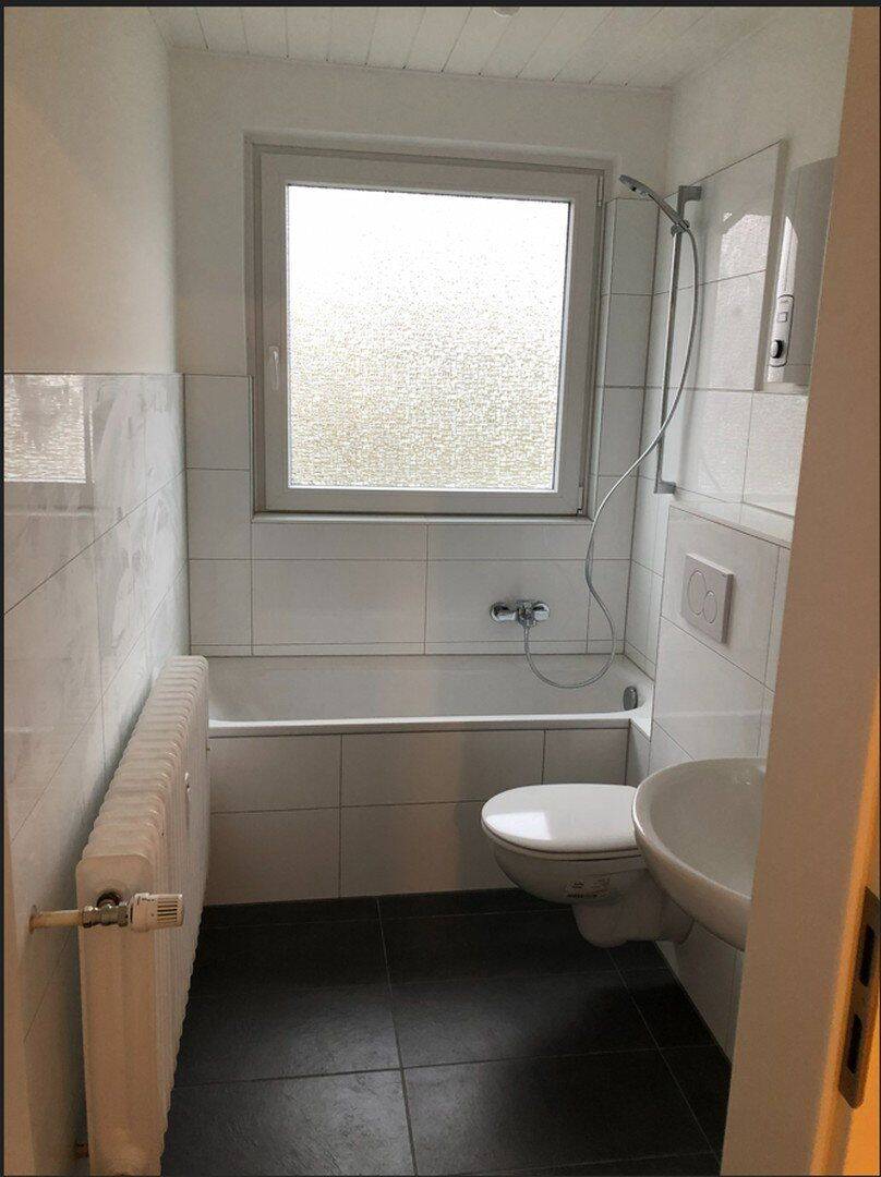 Helle 3,5-Zimmer-Dachgeschosswohnung in Essen-Bedingrade, 45359 Essen (Bedingrade Frintrop Schönebeck)