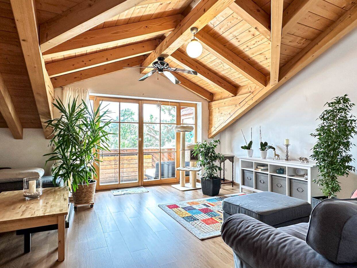 3-Zimmer-Dachgeschosswohnung mit Balkon, Garage und moderner Heiztechnik, 83059 Kolbermoor
