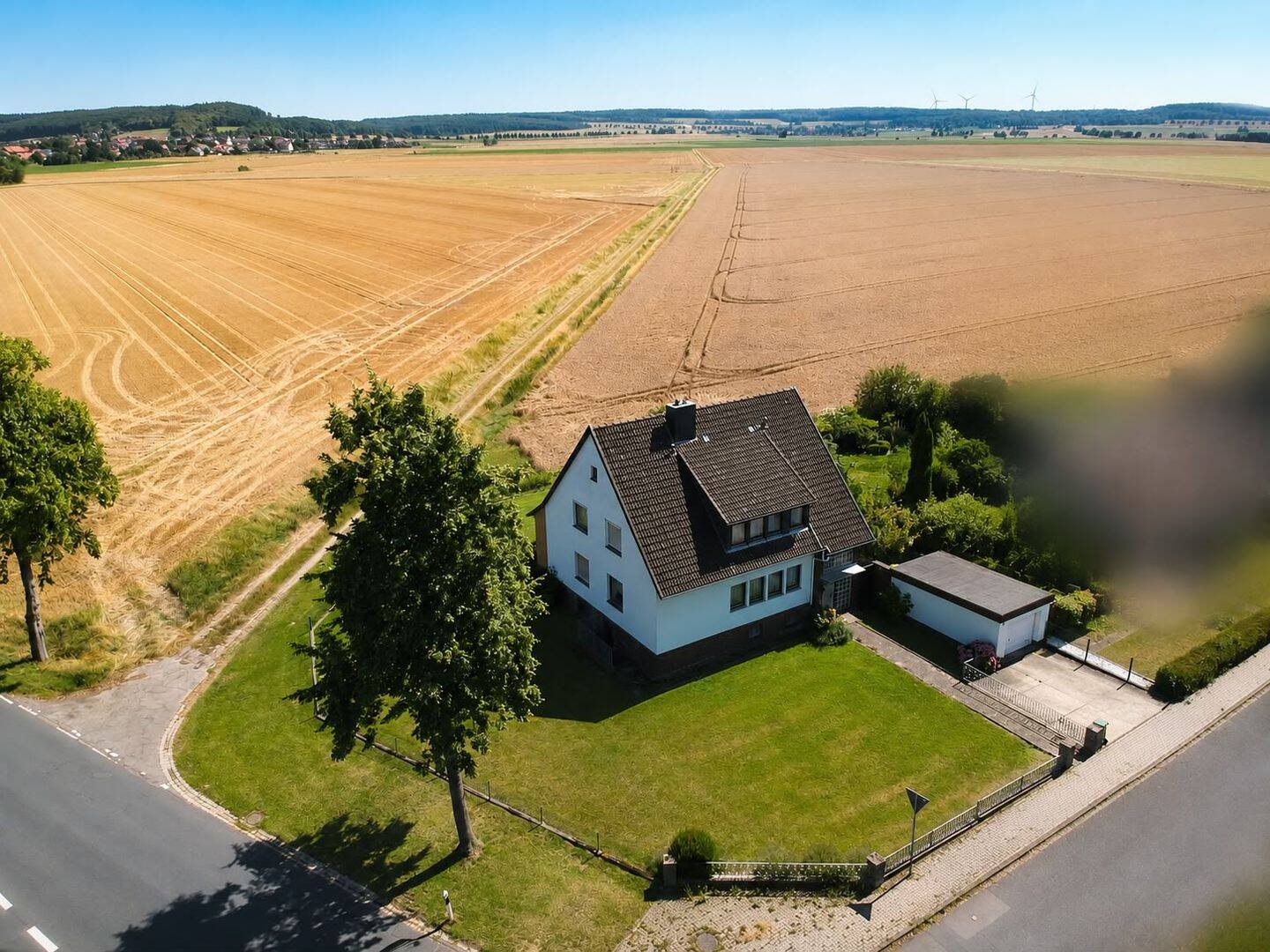 Zweifamilienhaus mit großem Garten in Dinklar, 31174 Schellerten