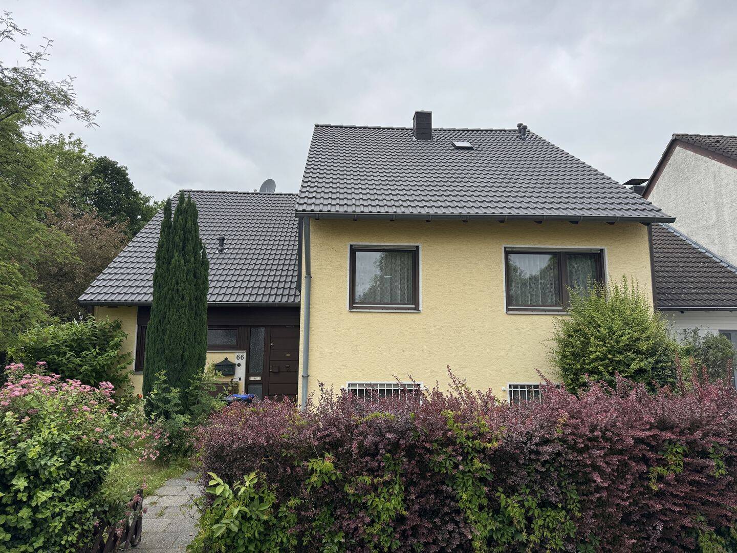 Individuelle Splitlevel-Bauweise mit Ausbaupotential am Feldrand von Lövenich, 50859 Köln (Lindenthal Lövenich Weiden Widdersdorf)