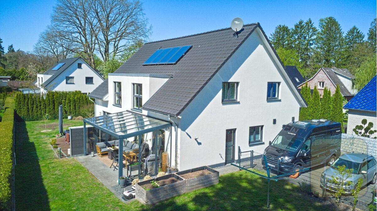 NeubauPLUS – Neuwertige & moderne Doppelhaushälfte mit großem Garten, SmartHome und EEK A+, 22949 Ammersbek