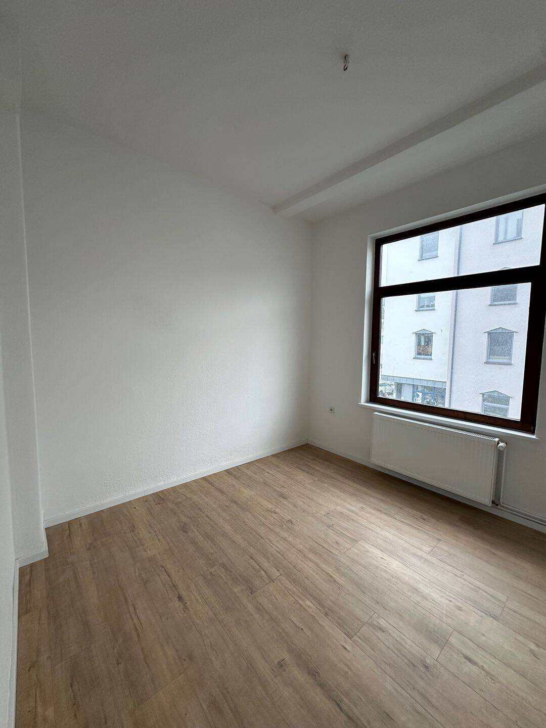 Frisch renovierte 2-Zimmer-Wohnung in Bremen-Findorff, 28215 Bremen (Bahnhofsvorstadt Findorff-Bürgerweide Regensburger Straße Weidedamm)