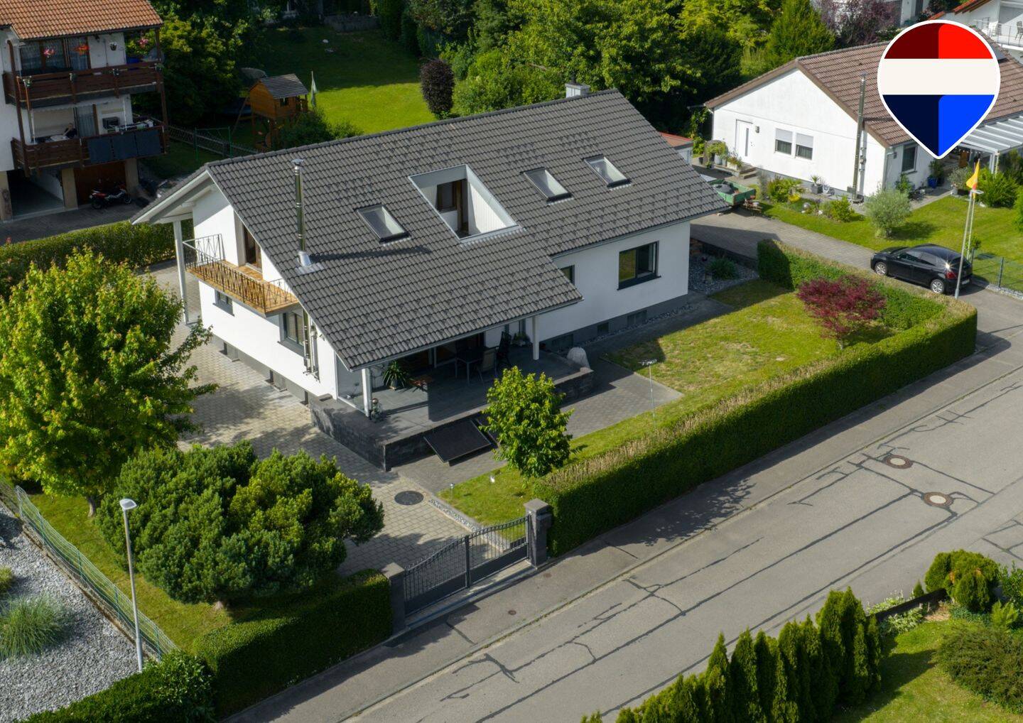 Leben, wo andere Urlaub machen – Zweifamilienhaus an begehrter Wohnlage in Hohentengen a.H., 79801 Hohentengen am Hochrhein