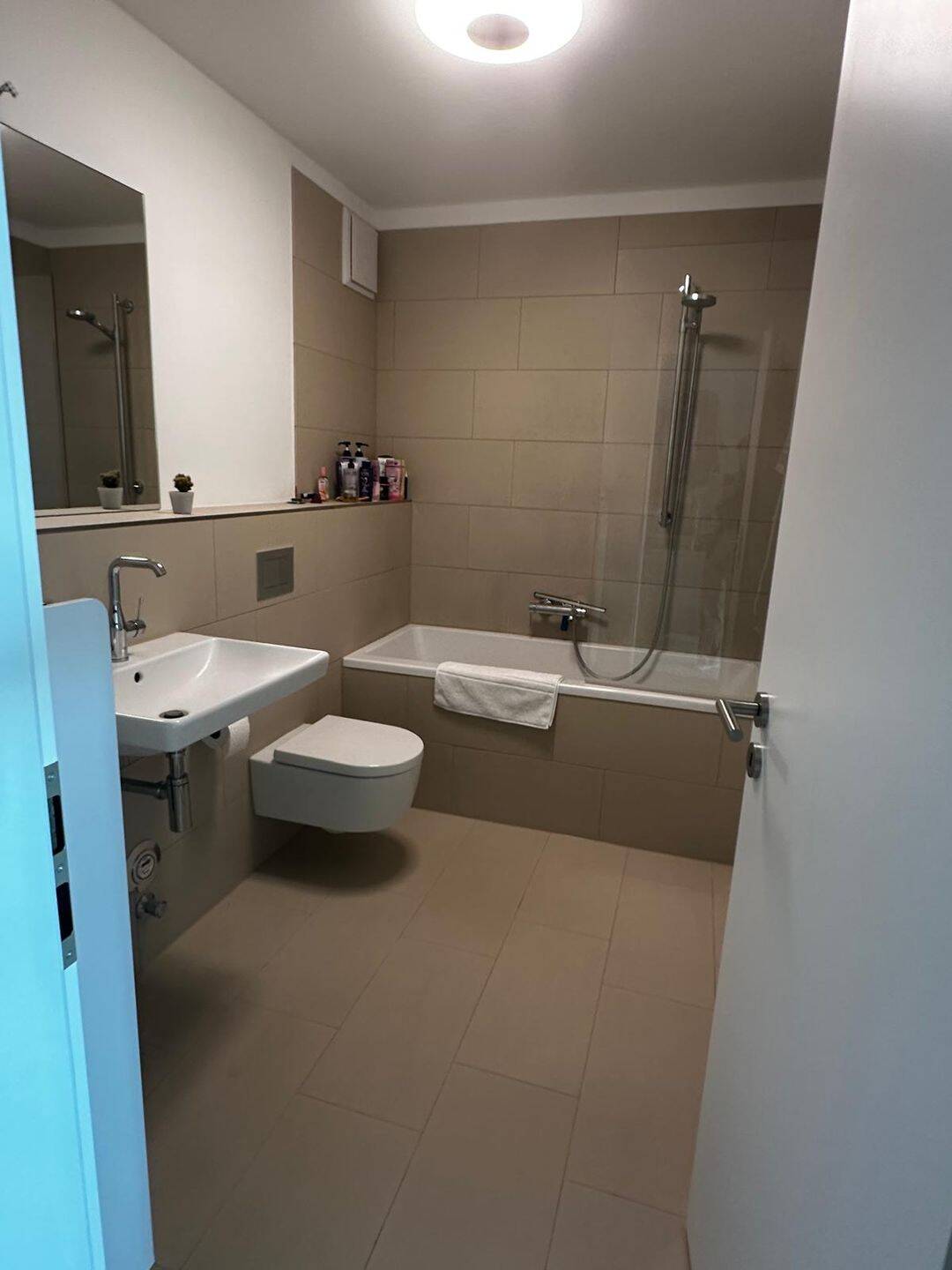 Schönes WG-Zimmer mit Balkon in Neubauwohnung, 22525 Hamburg (Eimsbüttel Bahrenfeld Eidelstedt Lurup Stellingen)