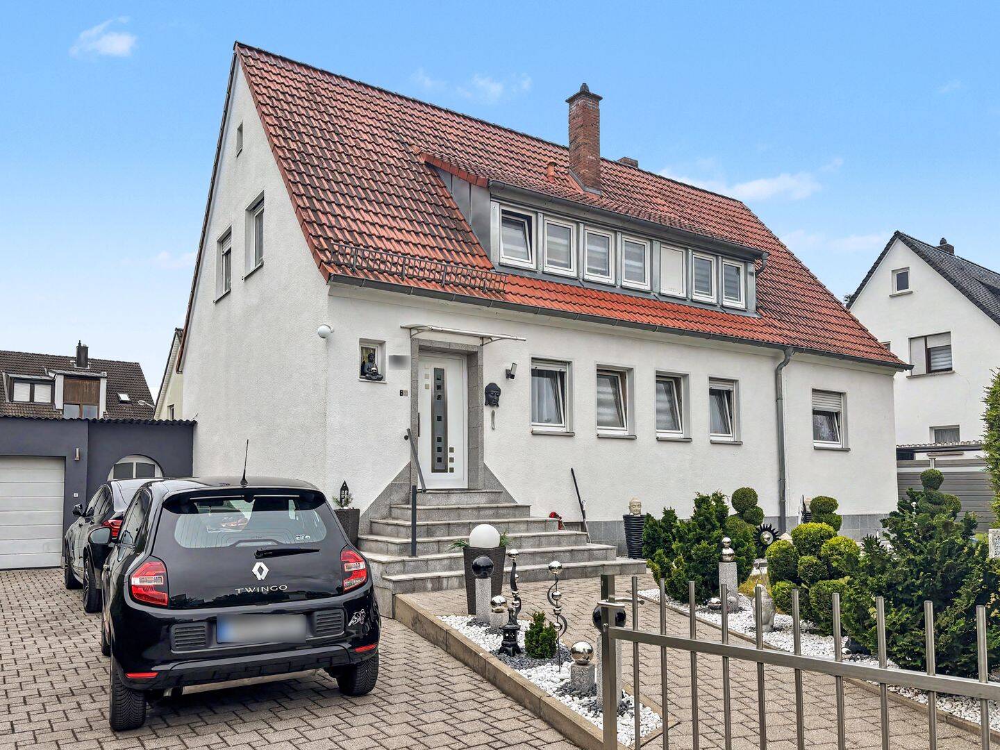 Solides Zweifamilienhaus mit Garage, Stellplätze, gepflegtem Garten in Nürnberg-Werderau, 90441 Nürnberg (Gibitzenhof Sandreuth Schweinau Werderau)
