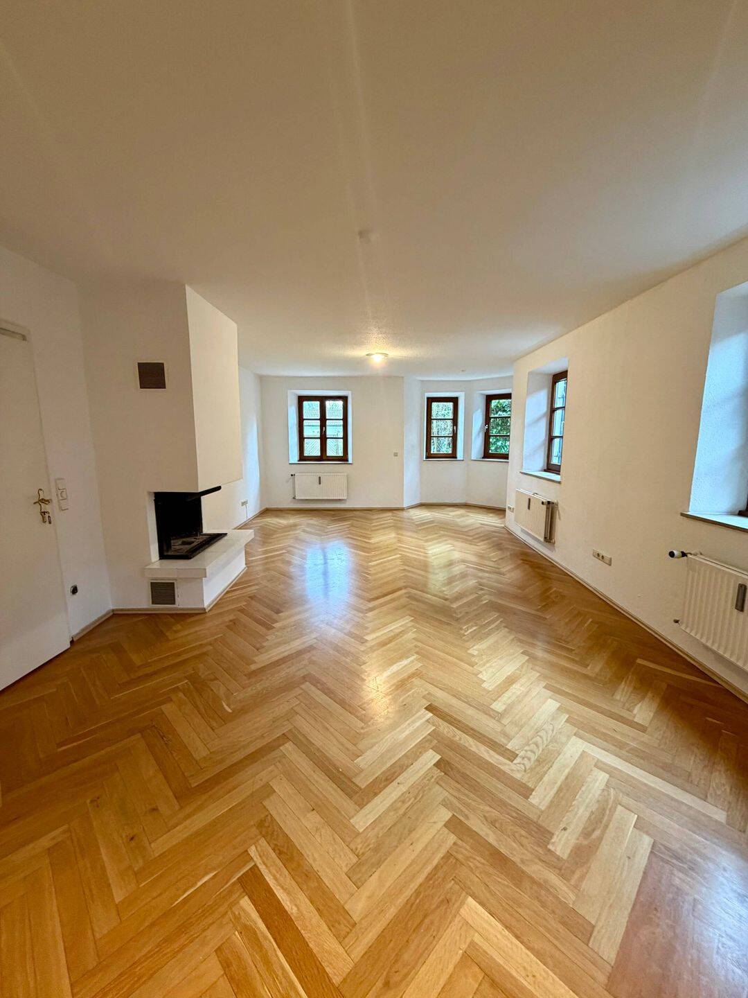 Exklusives Einfamilienhaus | 261 m² | 5-1/2 Schlafzimmer | Großer Garten | Kamin | Egmating, 85658 Egmating