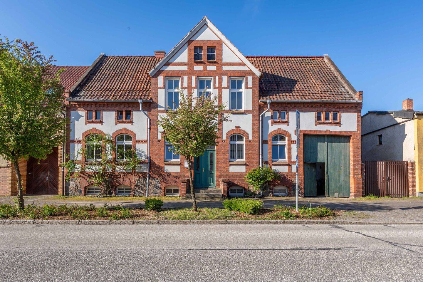 KENSINGTON – Exklusiv – Großzügiges, klassisches Landhaus mit PV-Anlage zentral in Neustadt, 16845 Neustadt (Dosse)