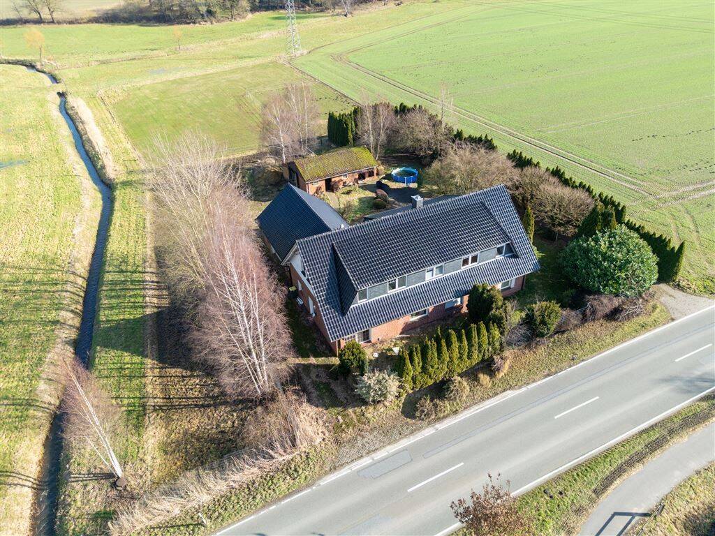 Tolle Immobilie für Tierhalter und Handwerker: 2 Wohnungen mit 315 m2 Wohnfläche / Pferdestall und Doppelgarage auf 2.489 m2 !, 27239 Twistringen
