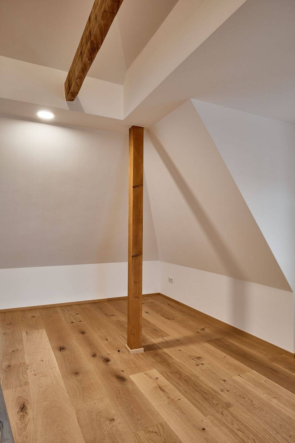 Schicke 2-Zimmer-Wohnung mit Einbauküche, Loggia und Galerie, 32105 Bad Salzuflen