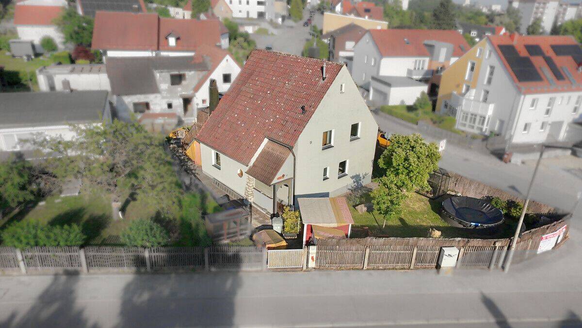 “Charmantes Einfamilienhaus auf Eckgrundstück in bester Wohnlage von Regensburg!”, 93057 Regensburg (Brandlberg-Keilberg Konradsiedlung-Wutzlhofen Reinhausen Sallern-Gallingkofen)