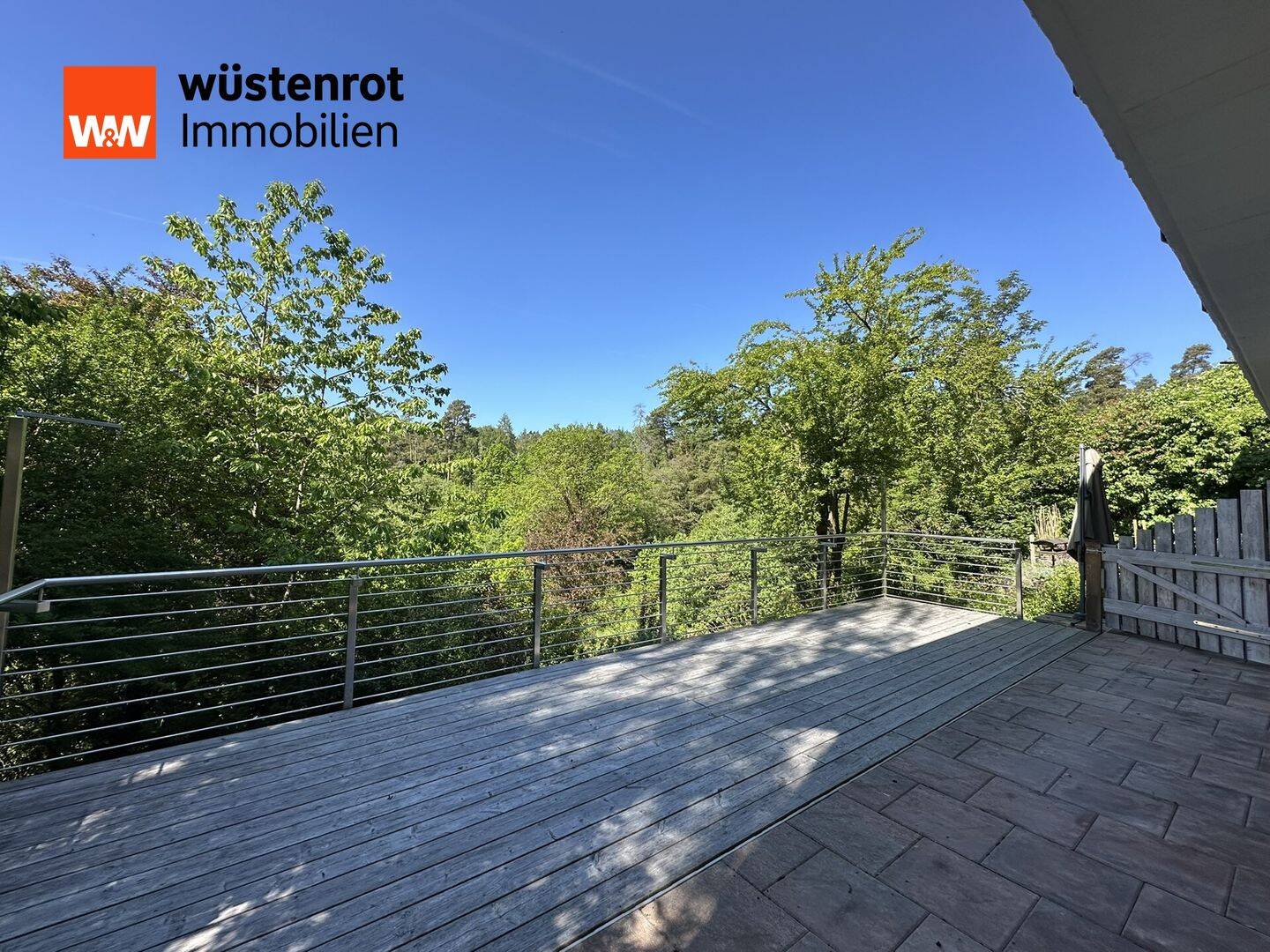 Bezugsfrei: Terrassenwohnung mit Ausblick und möglichem Gartenanteil, 91623 Sachsen b. Ansbach