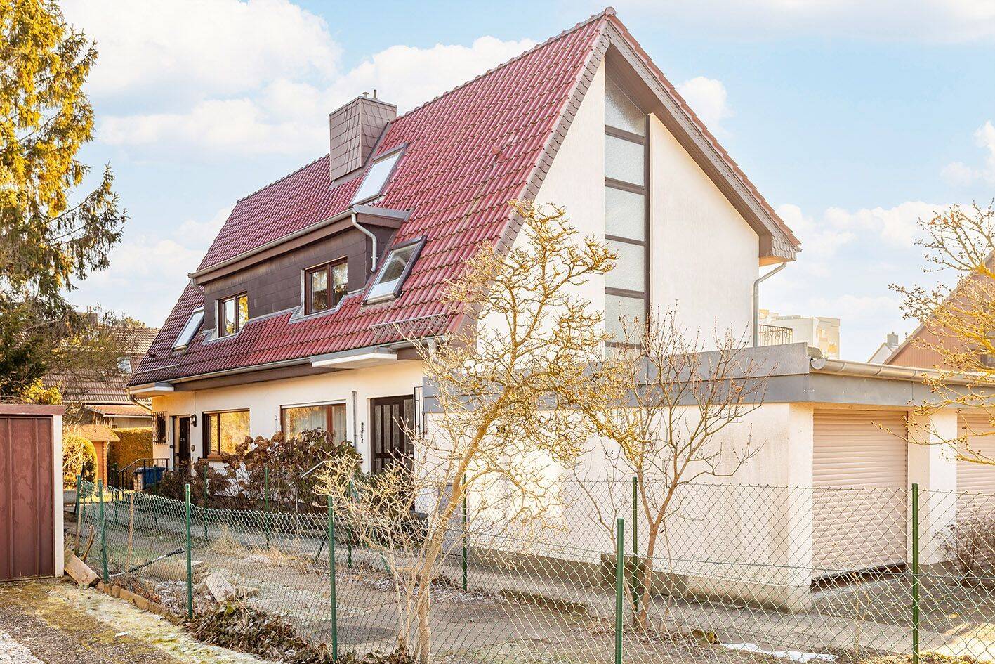 Gepflegte Doppelhaushälfte mit Dach-Ausbaureserve in Mariendorf, 12107 Berlin (Tempelhof-Schöneberg)