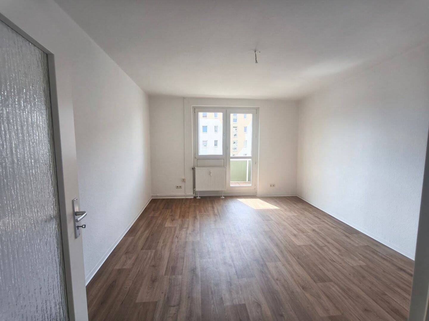 Wohnung im ruhigen Mehrfamilienhaus- frisch renoviert!, 6217 Merseburg