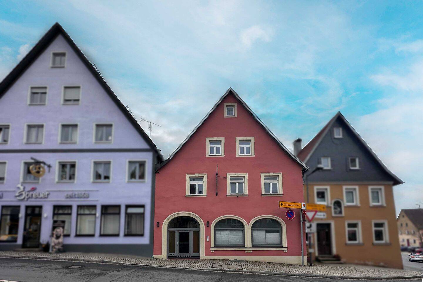 Gewerbe und Wohnen vereint – Vielseitiges Investment mit Ausbaupotenzial in Hollfeld, 96142 Hollfeld