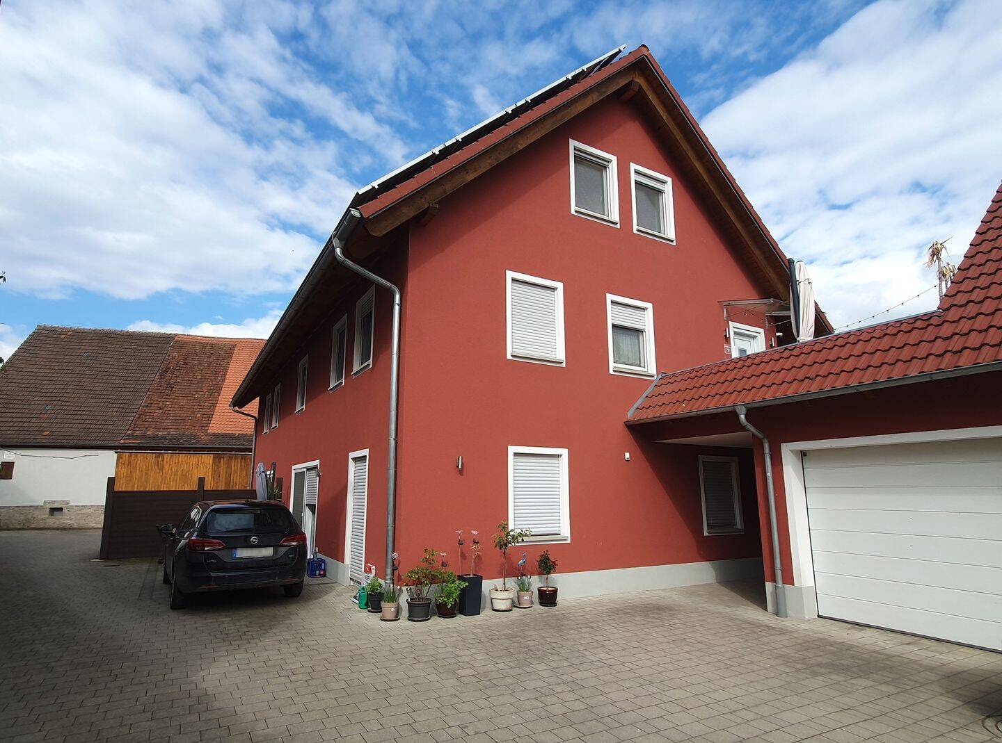 Mehrfamilienwohnhaus mit Nebengebäuden in Hohlach zu verkaufen!, 97215 Simmershofen