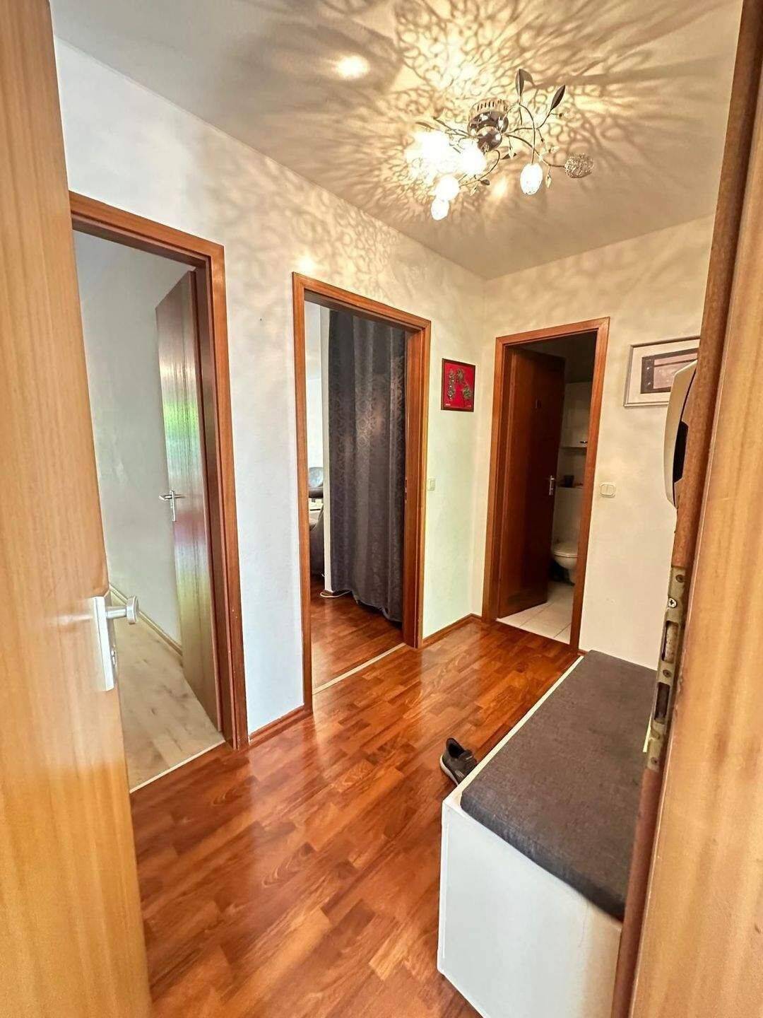 Ruhiger Westbalkon, sehr hell–freie Wohnung im Hochparterre, TG Stellplatz – 81241 München – Bild 1 von 4