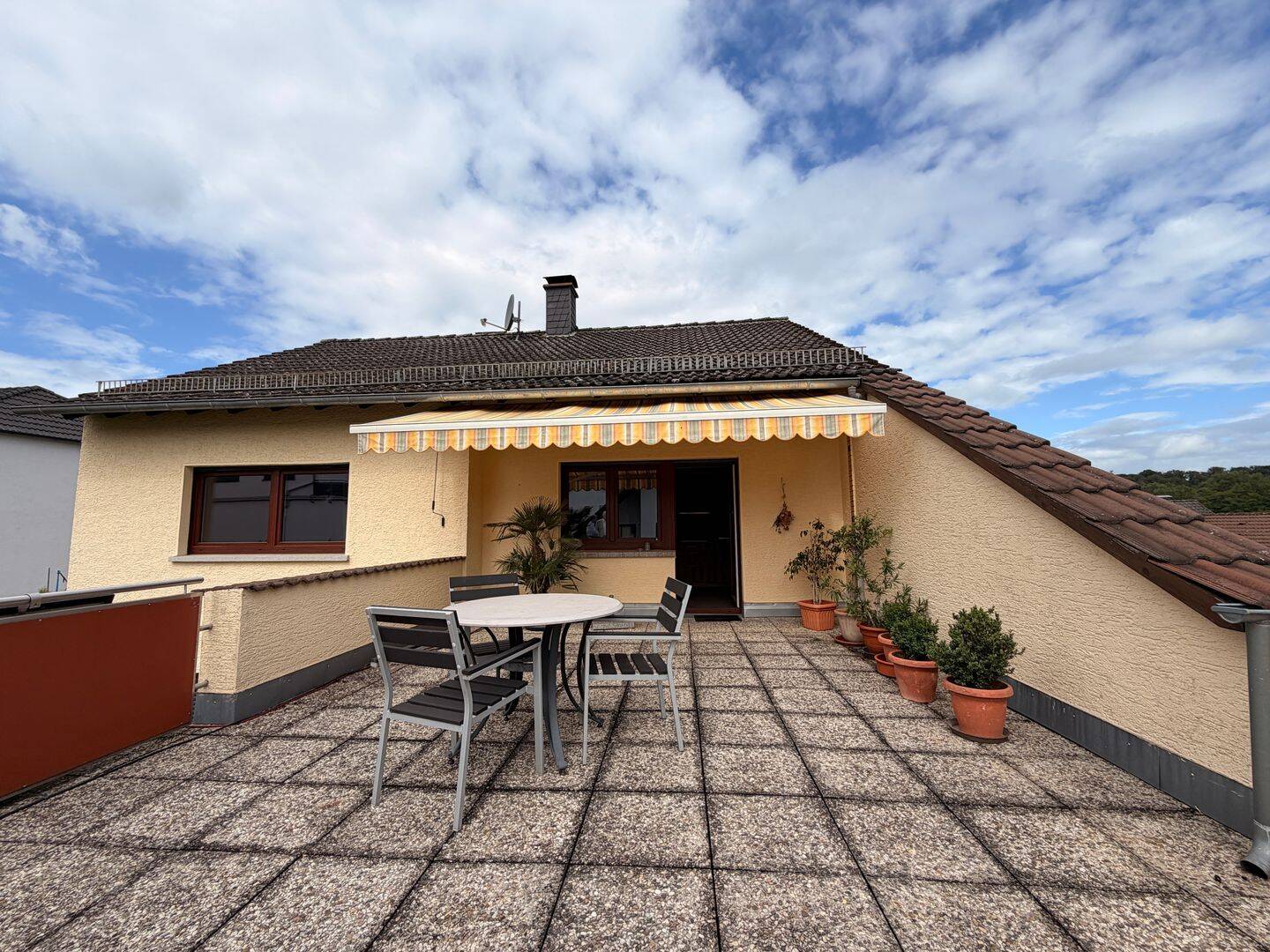 3 Zimmer Wohnung mit großer Dachterrasse in Oberrodenbach, 63517 Rodenbach