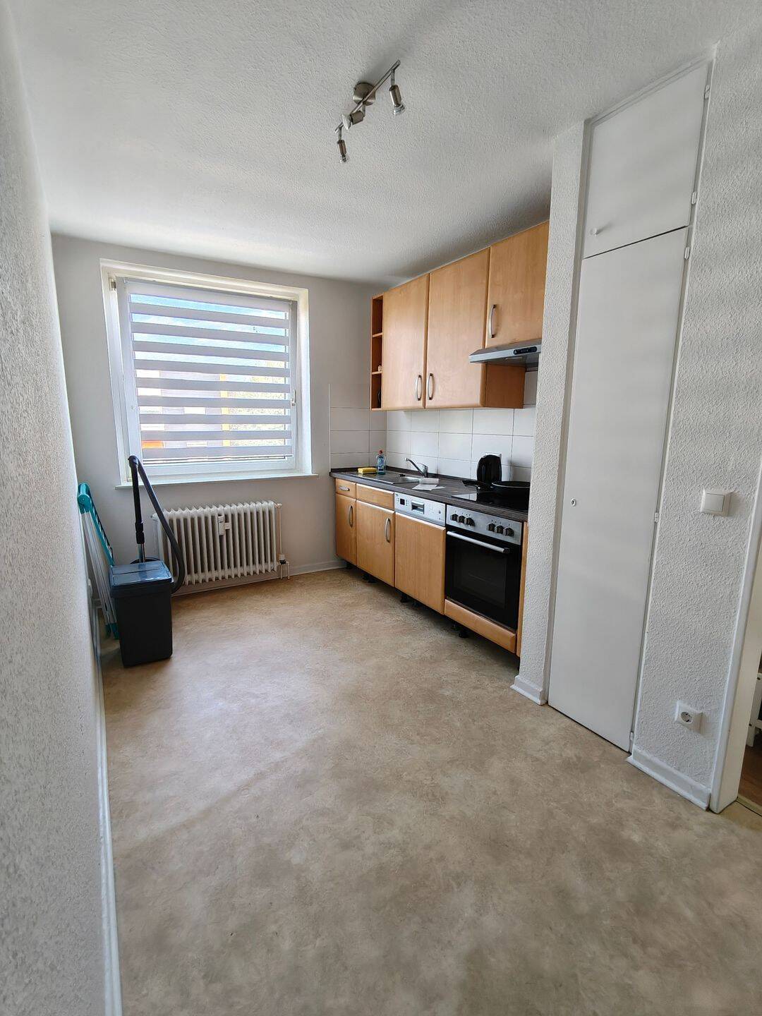 Helle, sanierte 2-Zimmer-Wohnung mit Balkon zu vermieten!, 38226 Salzgitter (Lebenstedt)