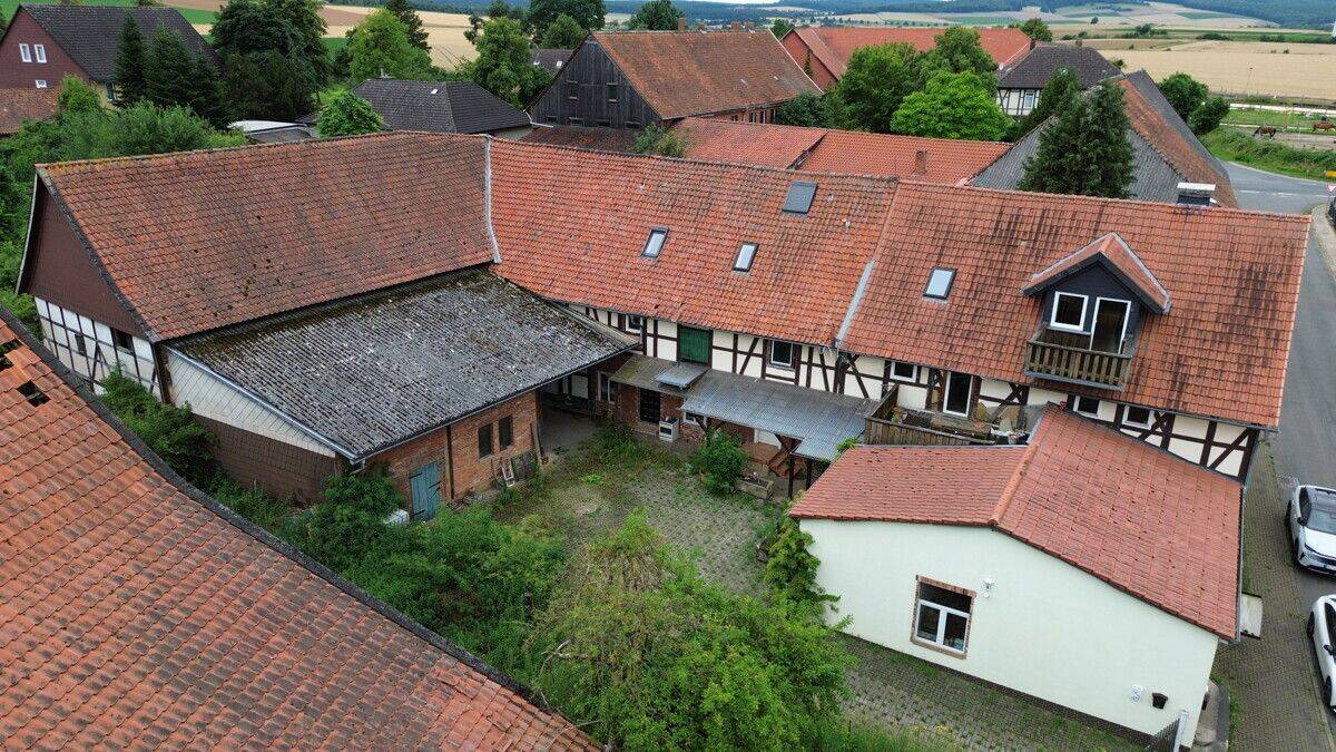 Großzügiger Resthof mit 5 WE, 31167 Bockenem