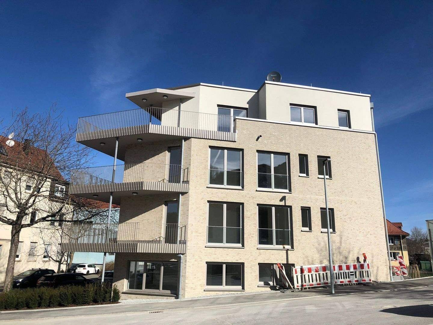 Albstadt-Ebingen: 2,5-Zimmer-Wohnung mit Dachterrasse und Stellplatz zur Miete!, 72458 Albstadt