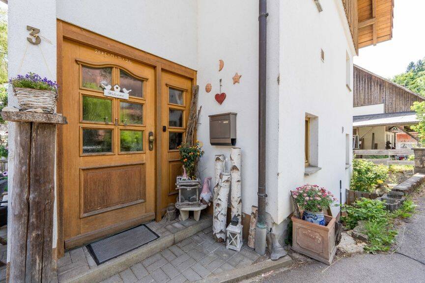 Idyllisch wohnen im Enkendorf – charmantes Häuschen mit Bachlauf und Wohlfühlcharakter | Terrasse, Scheune & Carport, 79664 Wehr