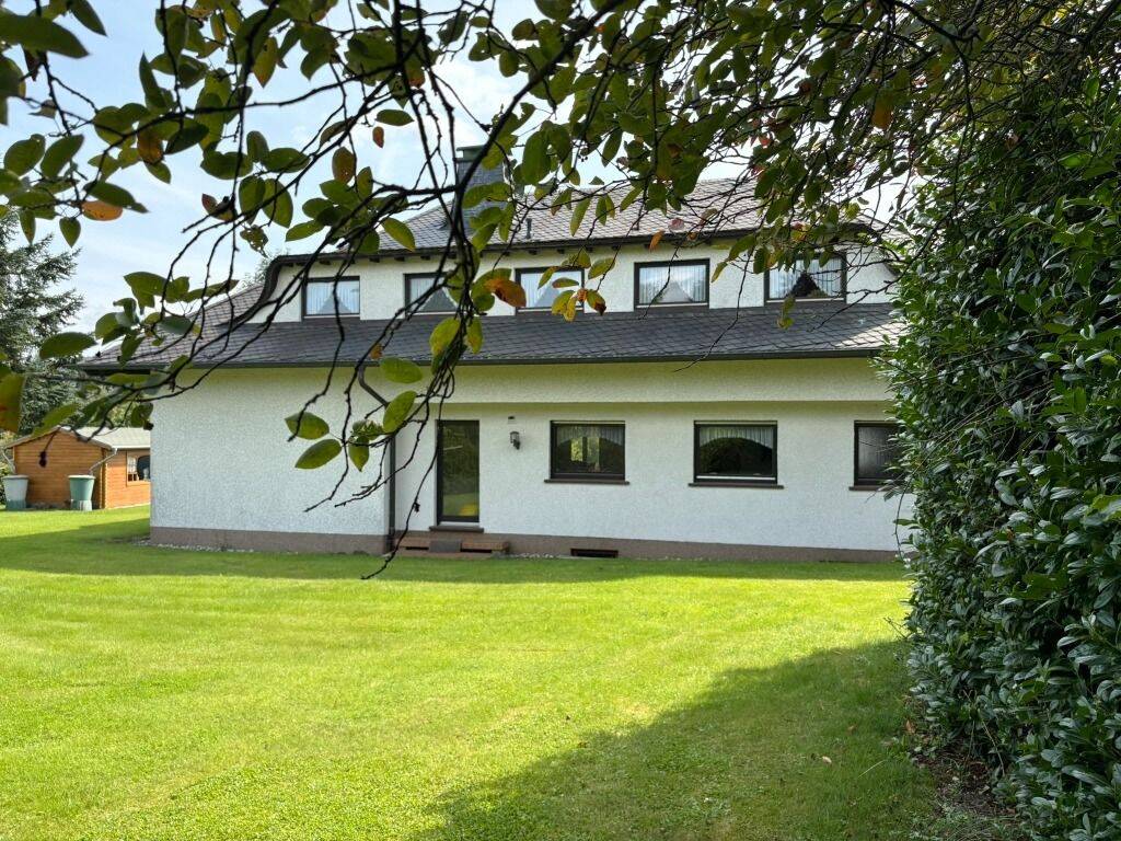**Großzügiges Familiendomizil mit Einliegerwohnung und viel Potenzial, in der Eifel**, 54608 Bleialf