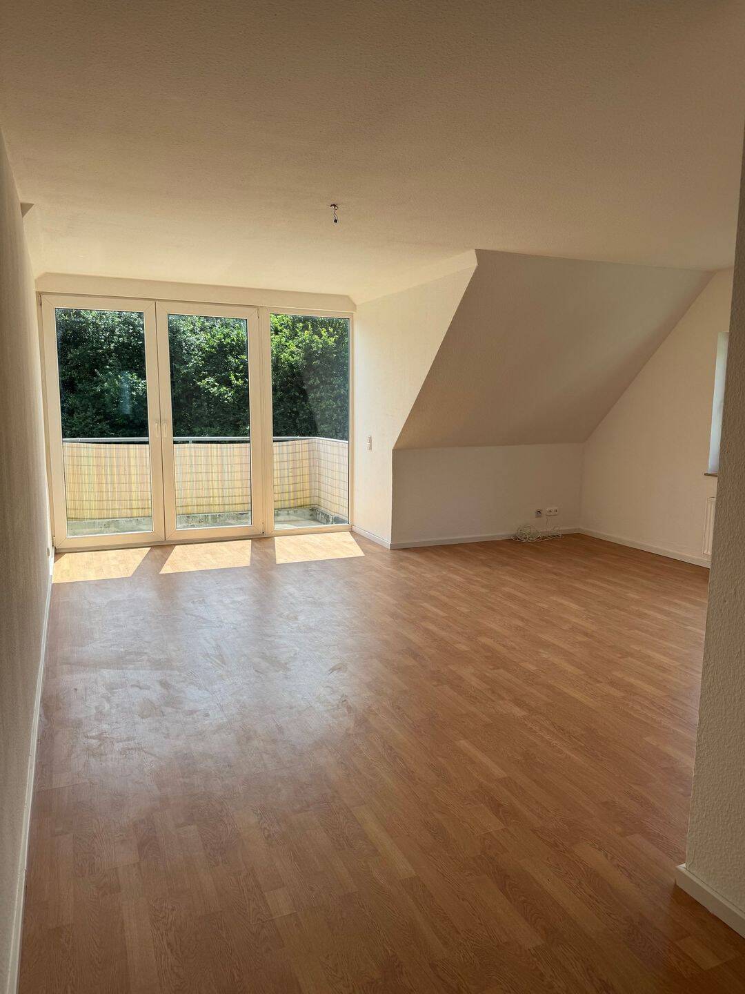 NUR mit WBS ! – Dachgeschosswohnung mit Balkon – 3 Zimmer – 70,67m ² in Gummersbach-Karlskamp, 51643 Gummersbach