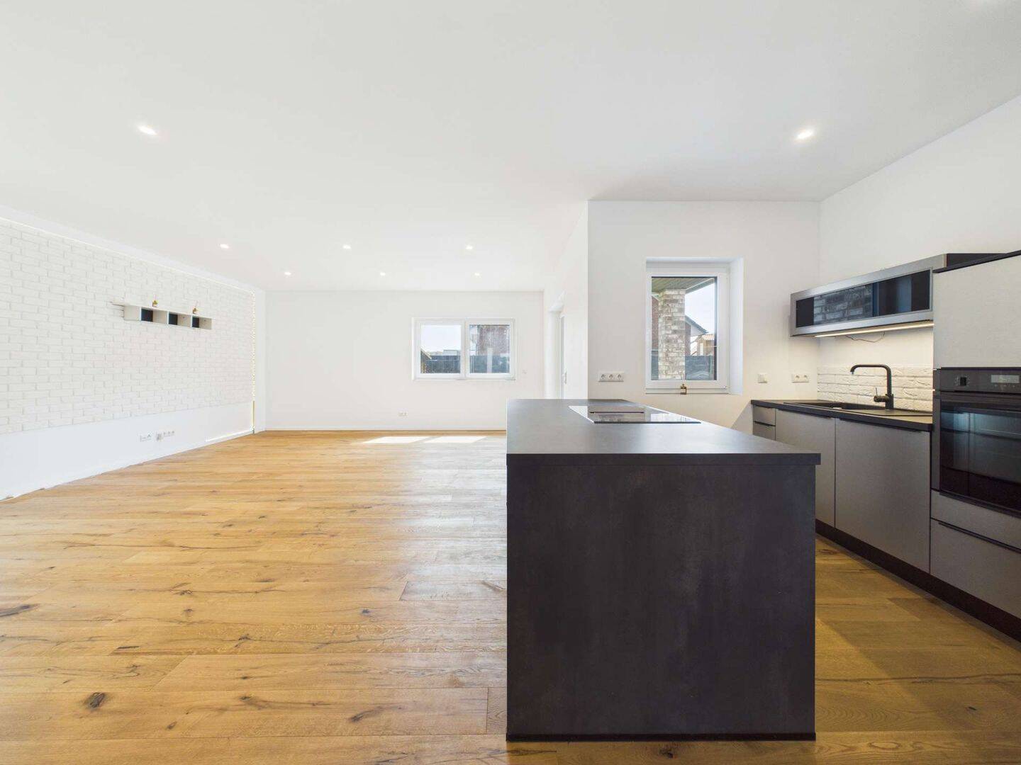 Neuwertig und sofort verfügbar! Gehobener Bungalow mit ausbaubarem Dachboden, 31535 Neustadt am Rübenberge