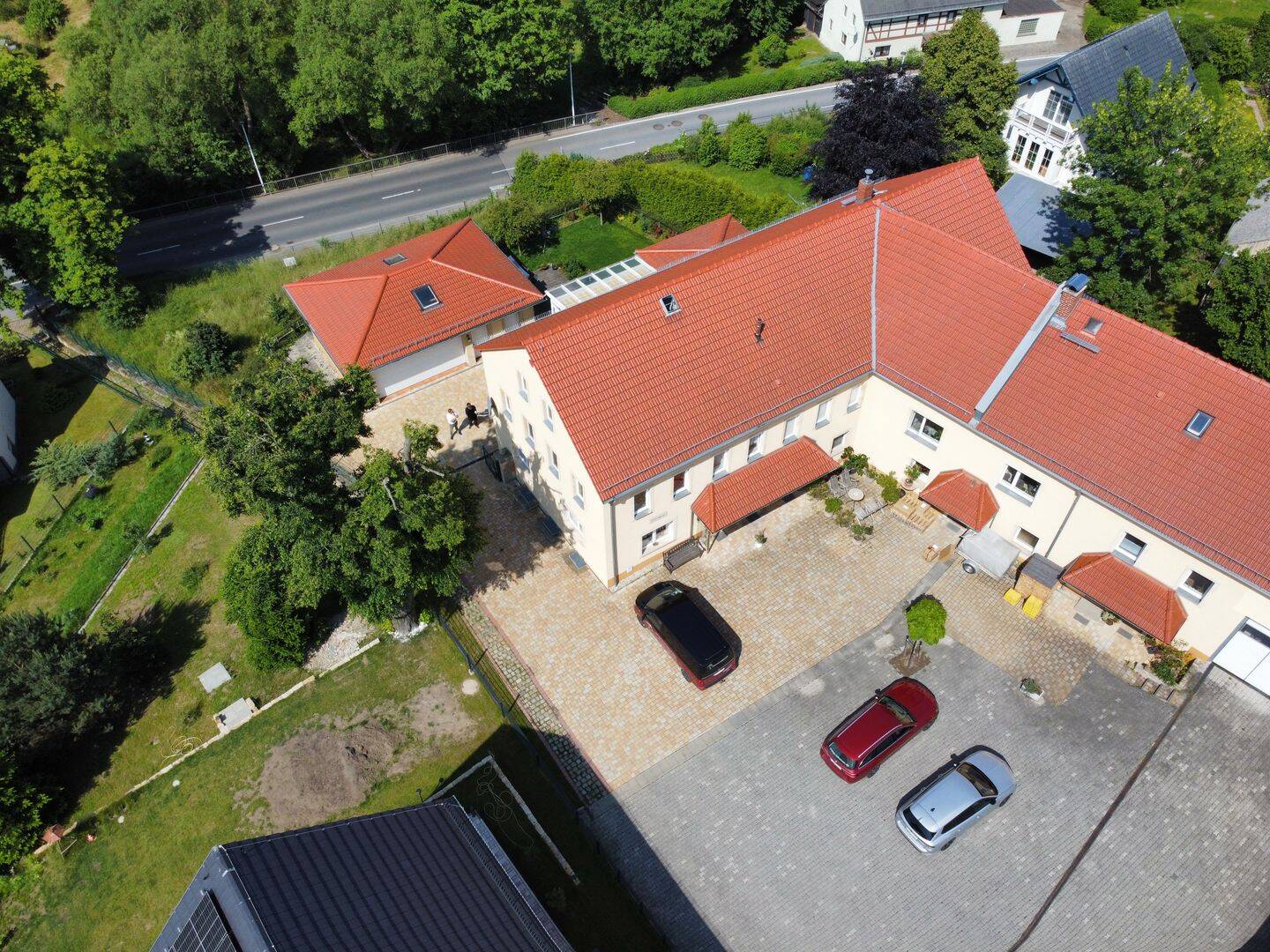 Großzügiges Familienhaus in begehrter Lage – ideal für mehrere Generationen oder Mieteinnahmen, 1328 Dresden