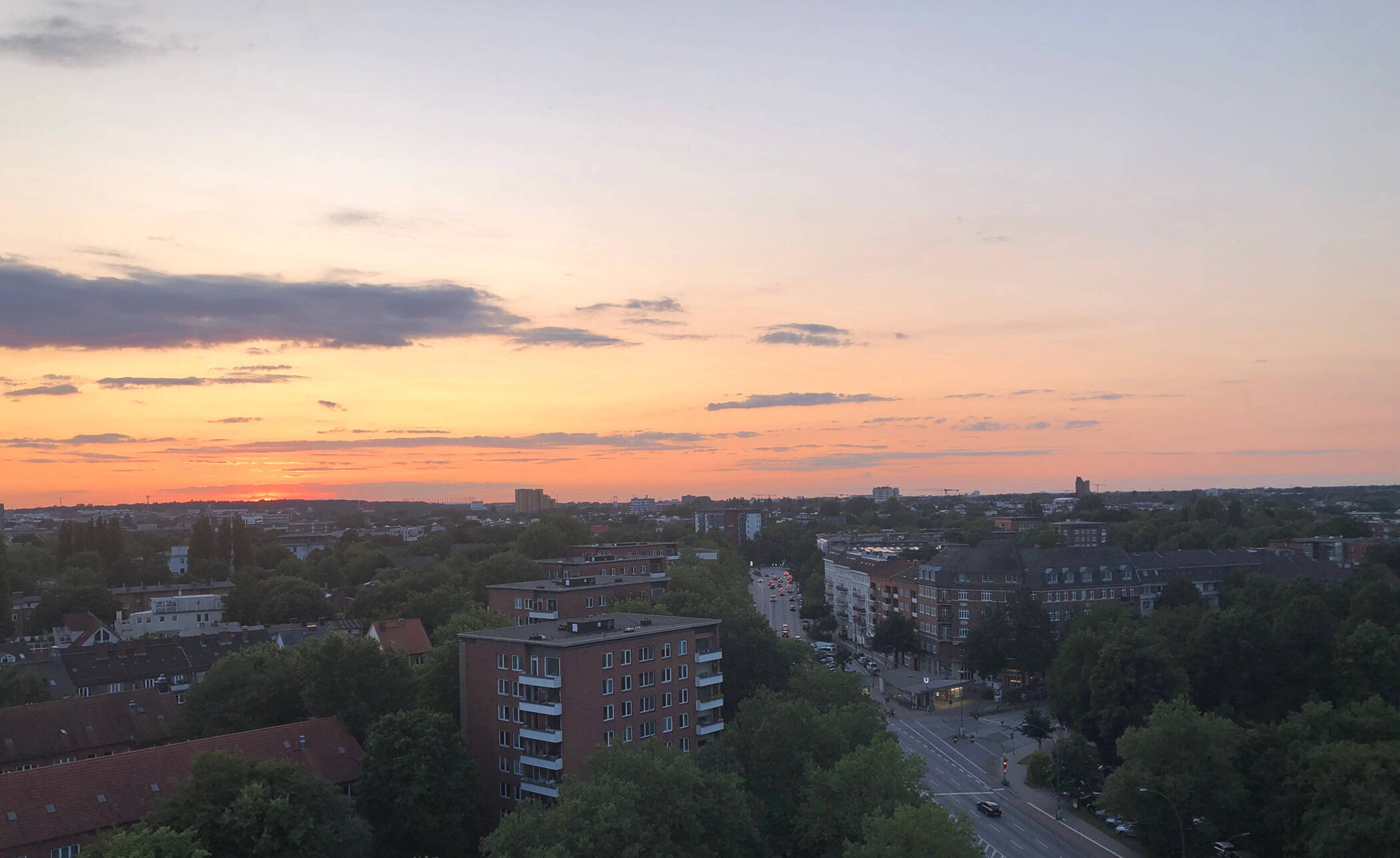 Frei werdendes Apartment mit Loggia im 14. OG mit einem fantastischen Weitblick über die Dächer von Hamburg und 3 TG-Stellplätzen, 20259 Hamburg (Eimsbüttel)