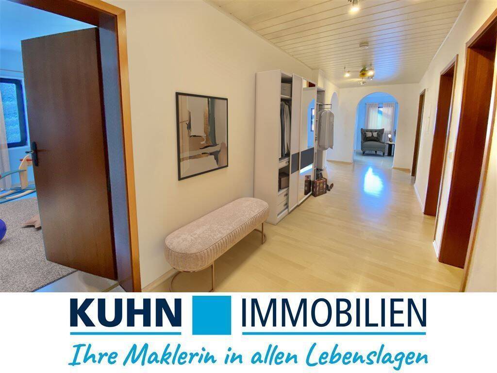 Sehr schöne großzügige 5 Zi.-Wohnung mit Balkon, Garage und zusätzlichem Stellplatz, 97729 Ramsthal