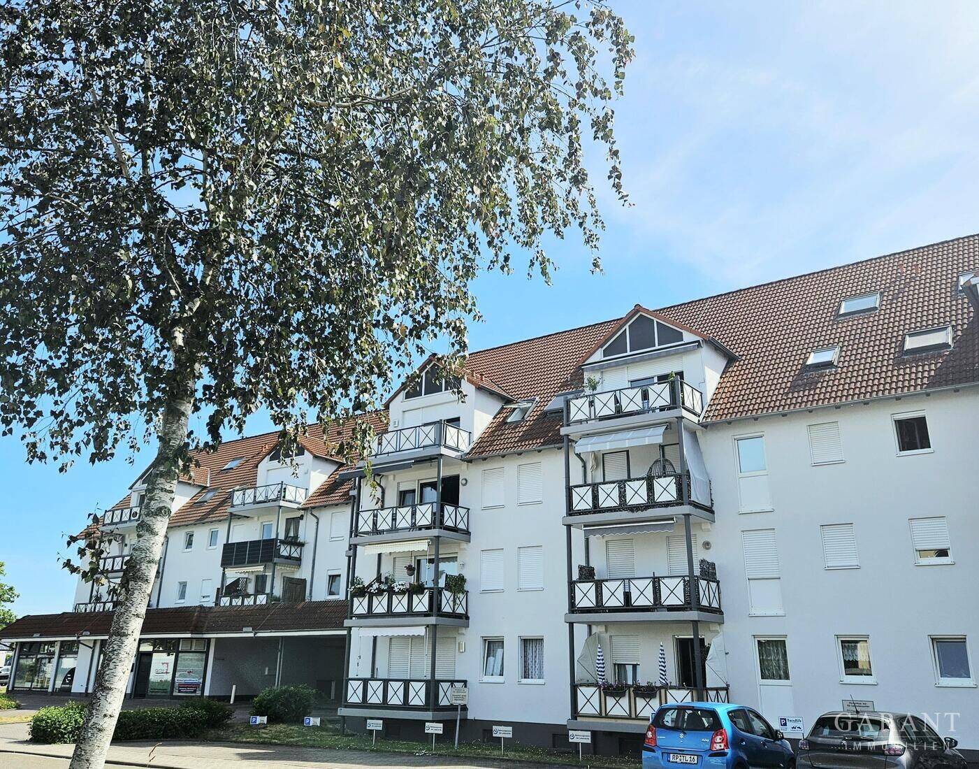 * Sonnige 4-Zimmer-Wohnung mit schönem Ausblick und zwei Stellplätzen *, 76877 Offenbach an der Queich