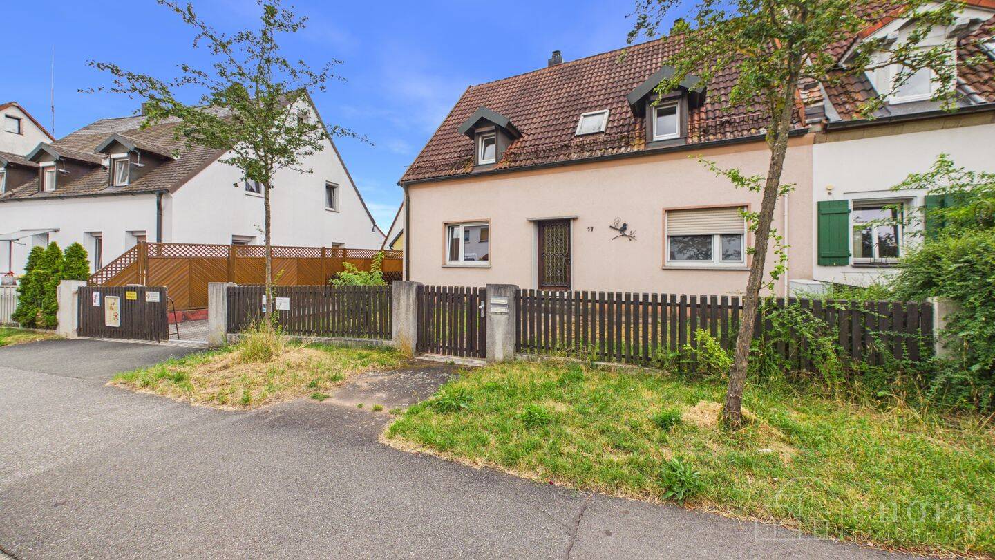 Doppelhaushälfte mit Potenzial in ruhiger Lage, 90768 Fürth