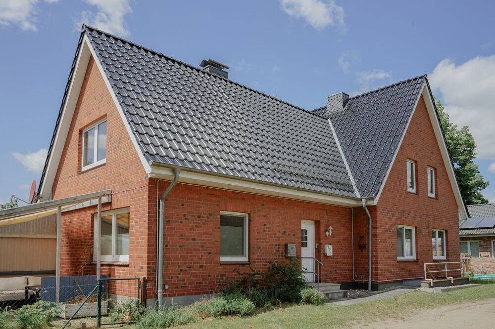 Grambek: Wohnen und verdienen – Mehrfamilienhaus mit 3 Wohnungen, eine sofort frei!, 23883 Grambek